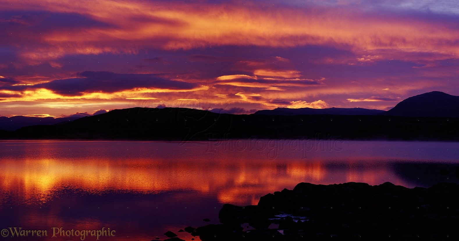06584-Sunset-over-lake-in-Scotland.jpg